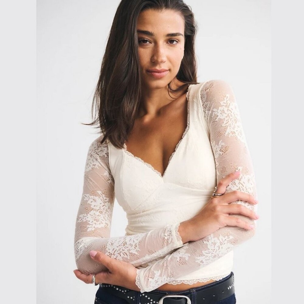 A&F Zoe Bra-Free Long-Sleeve Lace Top in Cream | Padded Top w Lace Long Sleeves